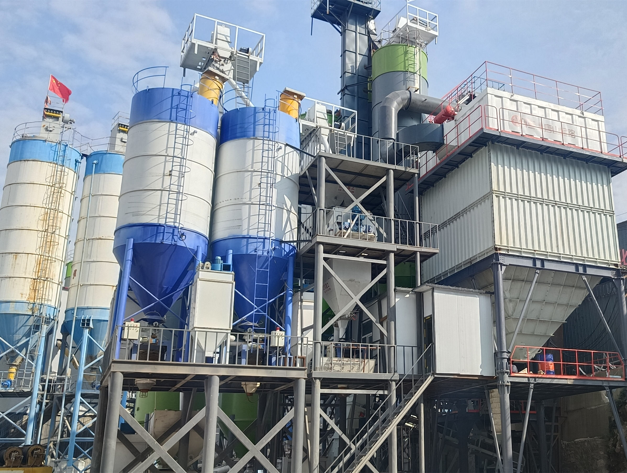 機(jī)制砂成建筑用砂主要來源，唐山金路制砂樓提供高標(biāo)準(zhǔn)機(jī)制砂生產(chǎn)設(shè)備